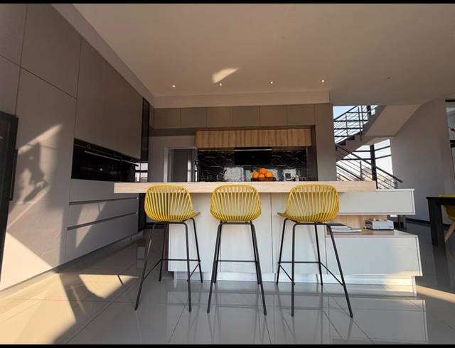 5 BEDROOM HOUSE FOR SALE IN BLUE VALLEY GOLF ESTATE